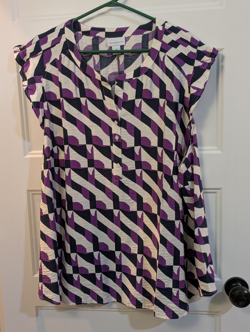 New with tags! Liz Claiborne Geometric Print Purple & White Cap Sleeve Top